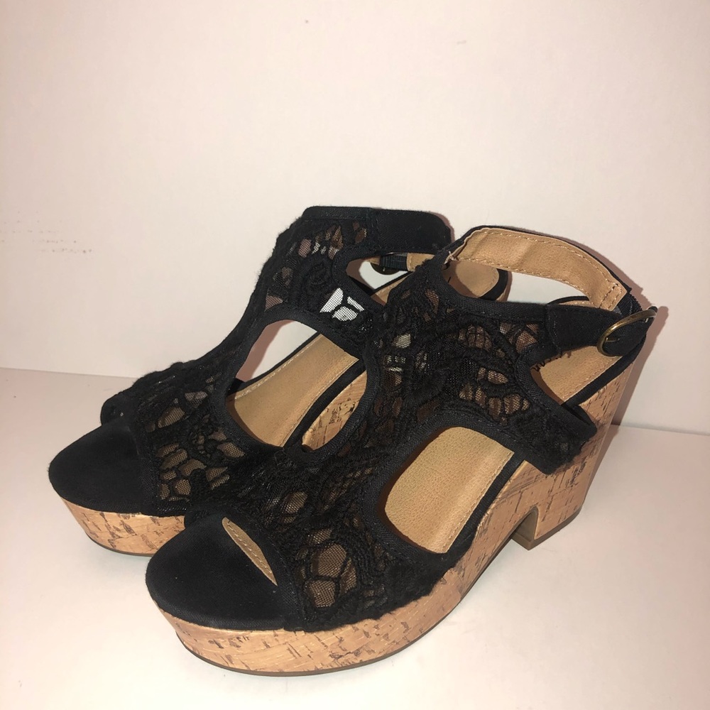 American Eagle Outfitters Size 6 Cork Wedge Black
